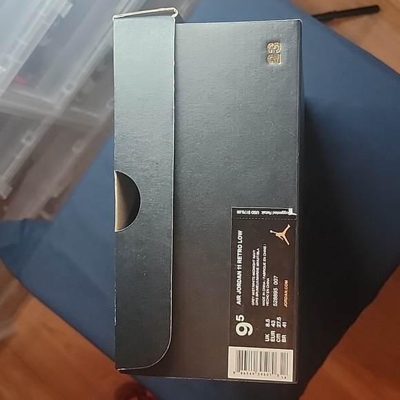 Air Jordan 11 Low "Georgetown" - Picture 8 of 9